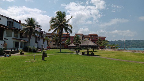 BEACH FRONT APARTMENT, IN PORTO BRACUHY CONDOMINIUM.