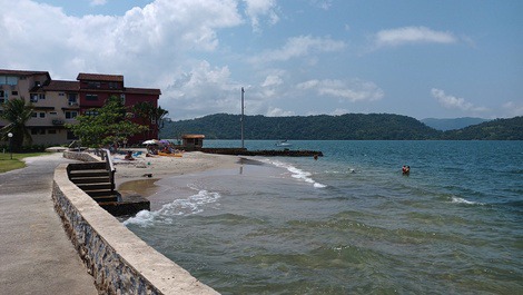 BEACH FRONT APARTMENT, IN PORTO BRACUHY CONDOMINIUM.