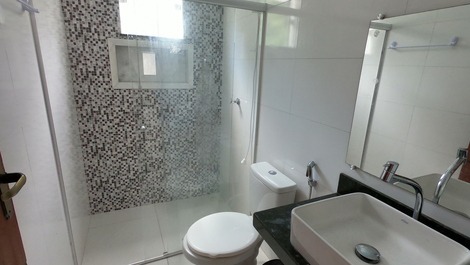 Cód.C006-14 pessoas,4 quartos, ar cond., piscina, churrasqueira.