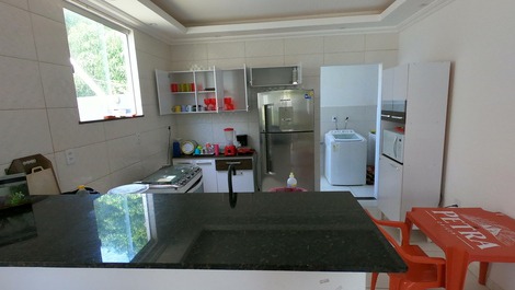 Cód.C006-14 pessoas,4 quartos, ar cond., piscina, churrasqueira.