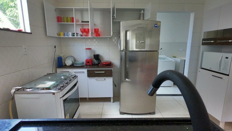 Cód.C006-14 pessoas,4 quartos, ar cond., piscina, churrasqueira.