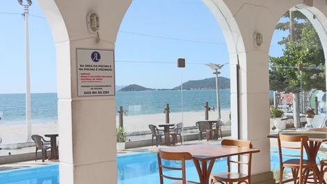 Apto com vista para o mar