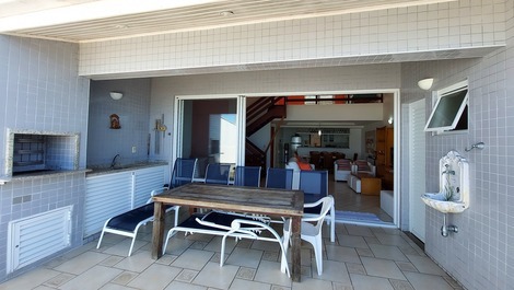 Área gourmet com churrasqueira