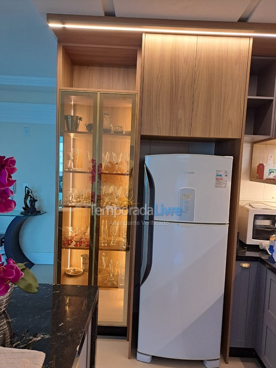 Apartamento para aluguel de temporada em Itapema (Meia Praia)