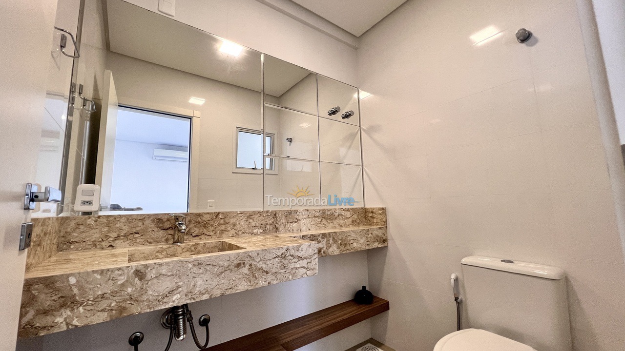 Apartamento para aluguel de temporada em Bombinhas (Canto Grande)