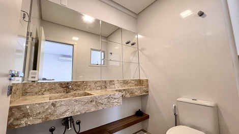 COBERTURA DUPLEX COM 03 SUÍTES