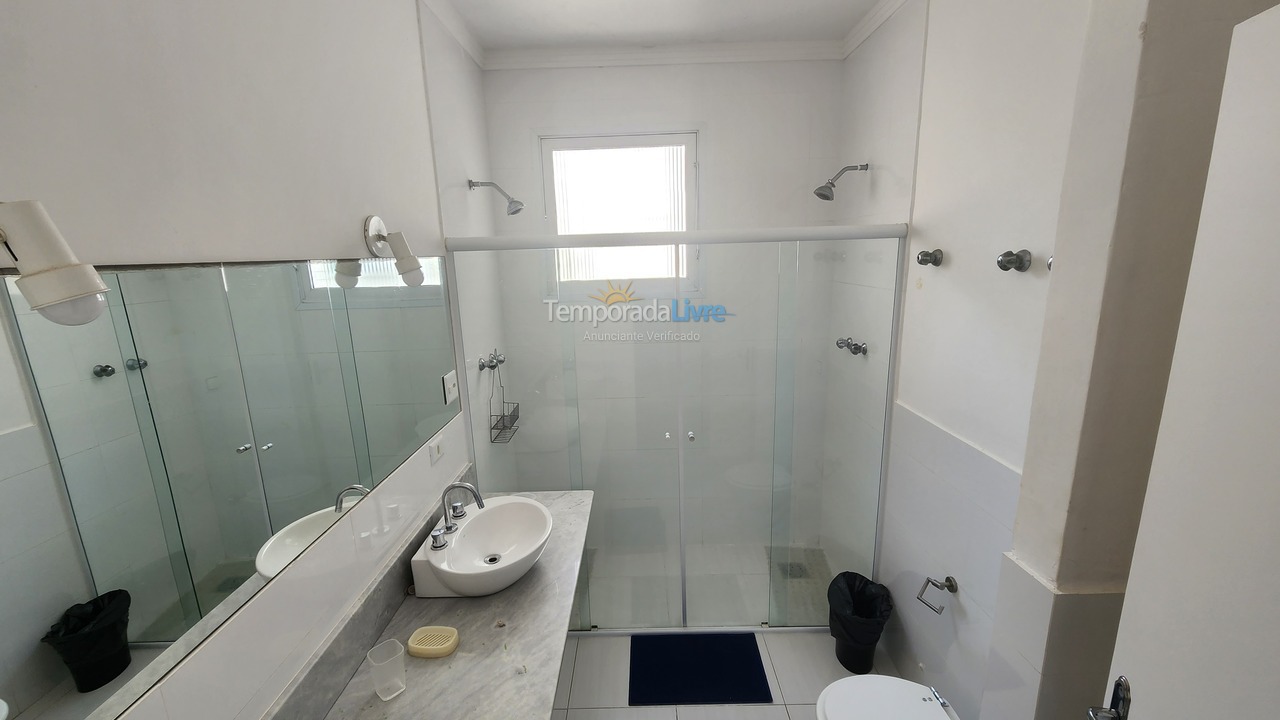 Apartamento para aluguel de temporada em Guarujá (Pitangueiras)