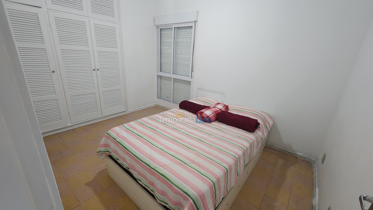Apartamento para aluguel de temporada em Guarujá (Pitangueiras)
