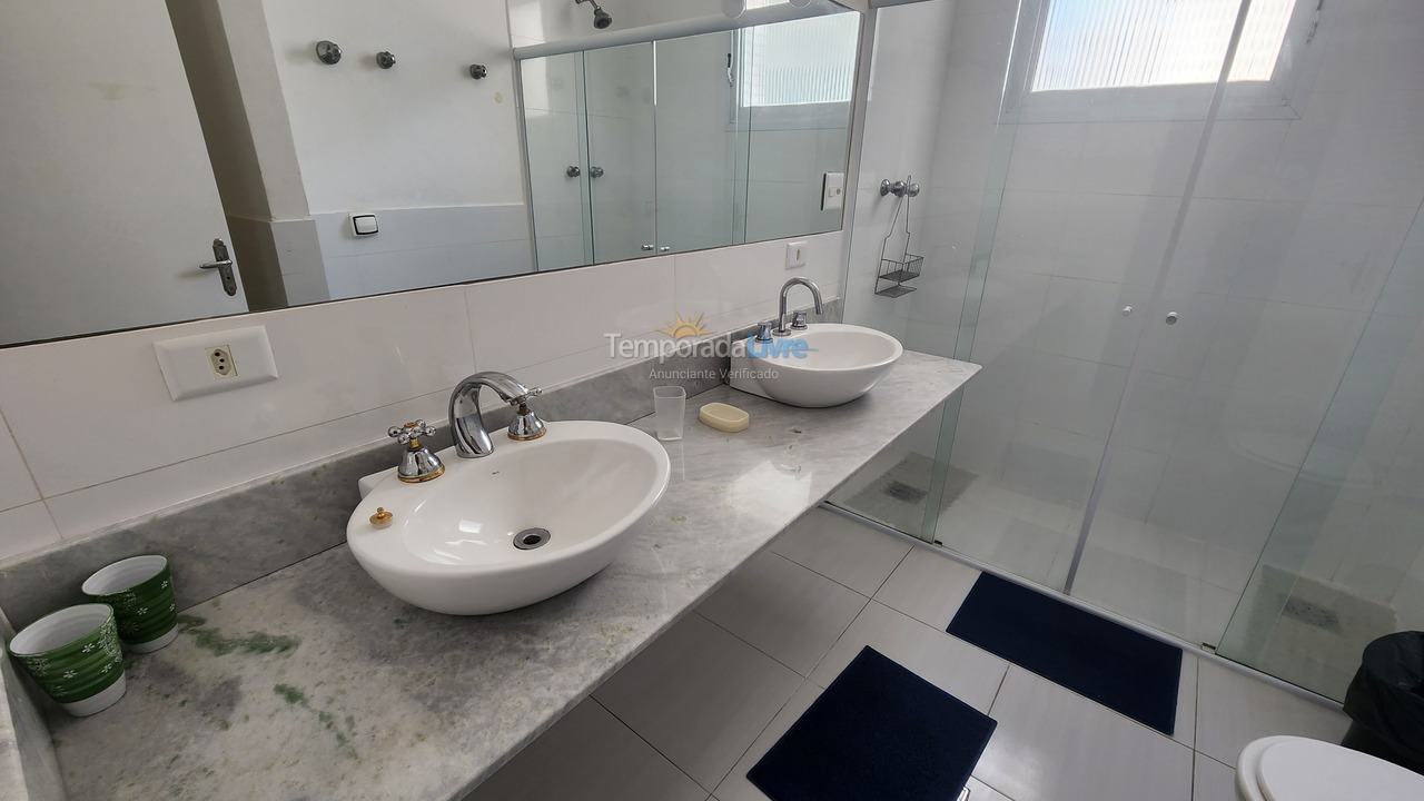 Apartamento para aluguel de temporada em Guarujá (Pitangueiras)