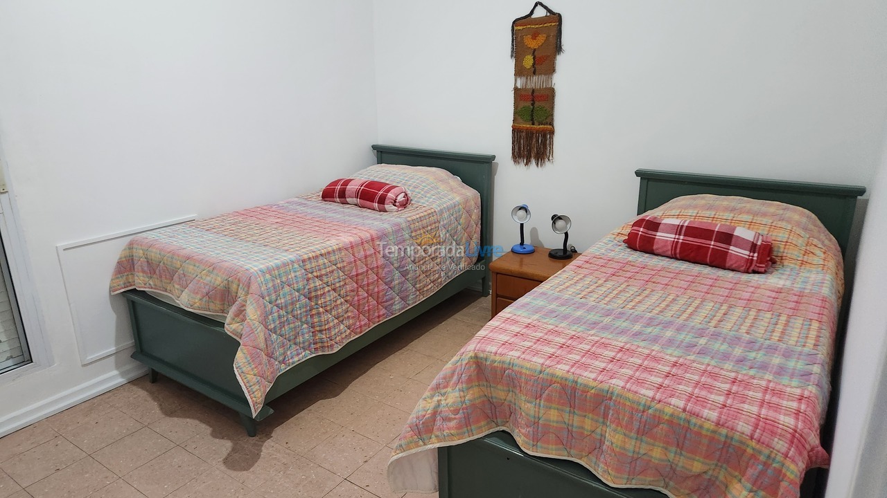 Apartamento para aluguel de temporada em Guarujá (Pitangueiras)