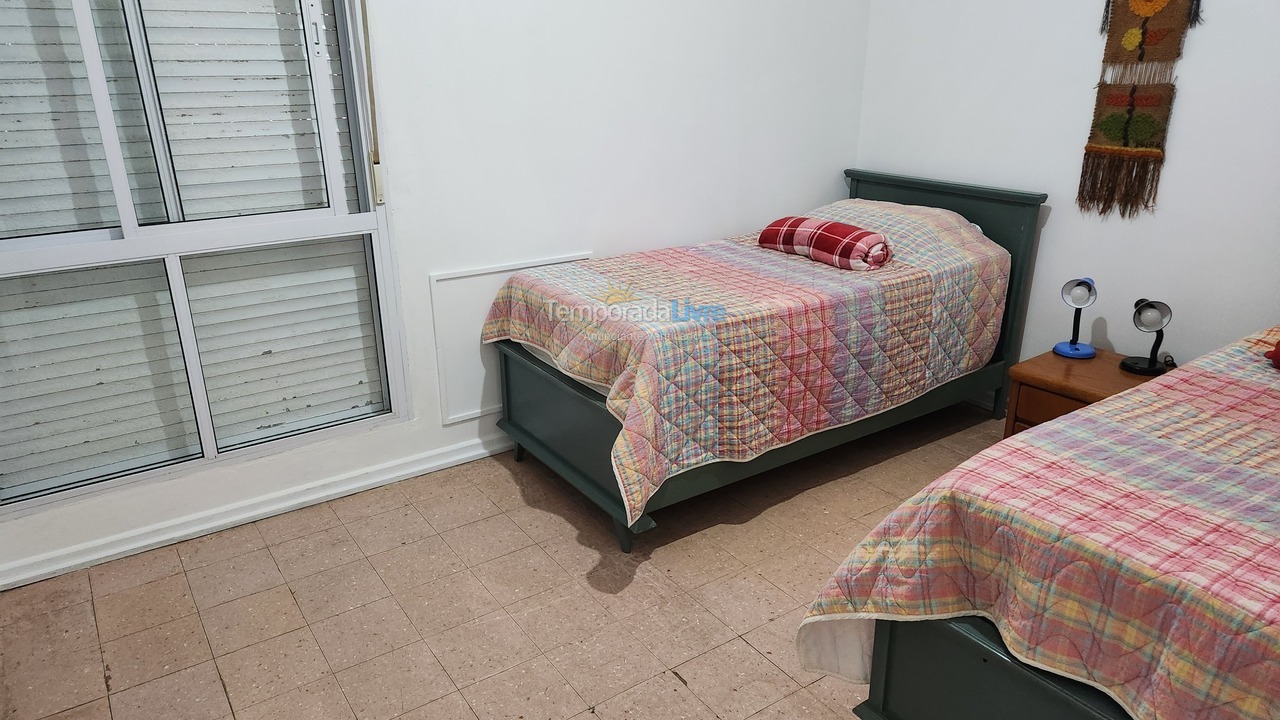 Apartamento para aluguel de temporada em Guarujá (Pitangueiras)