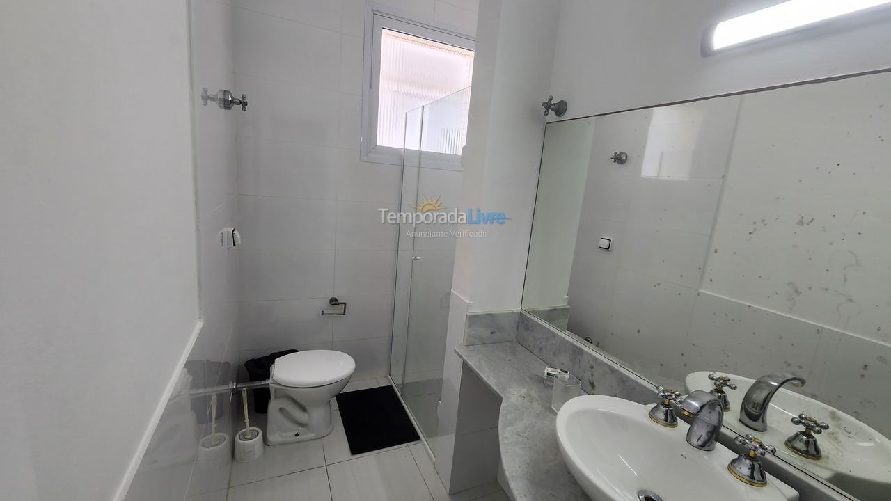 Apartamento para aluguel de temporada em Guarujá (Pitangueiras)