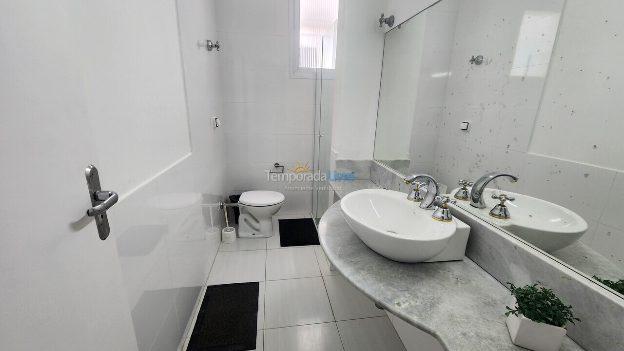 Apartamento para aluguel de temporada em Guarujá (Pitangueiras)