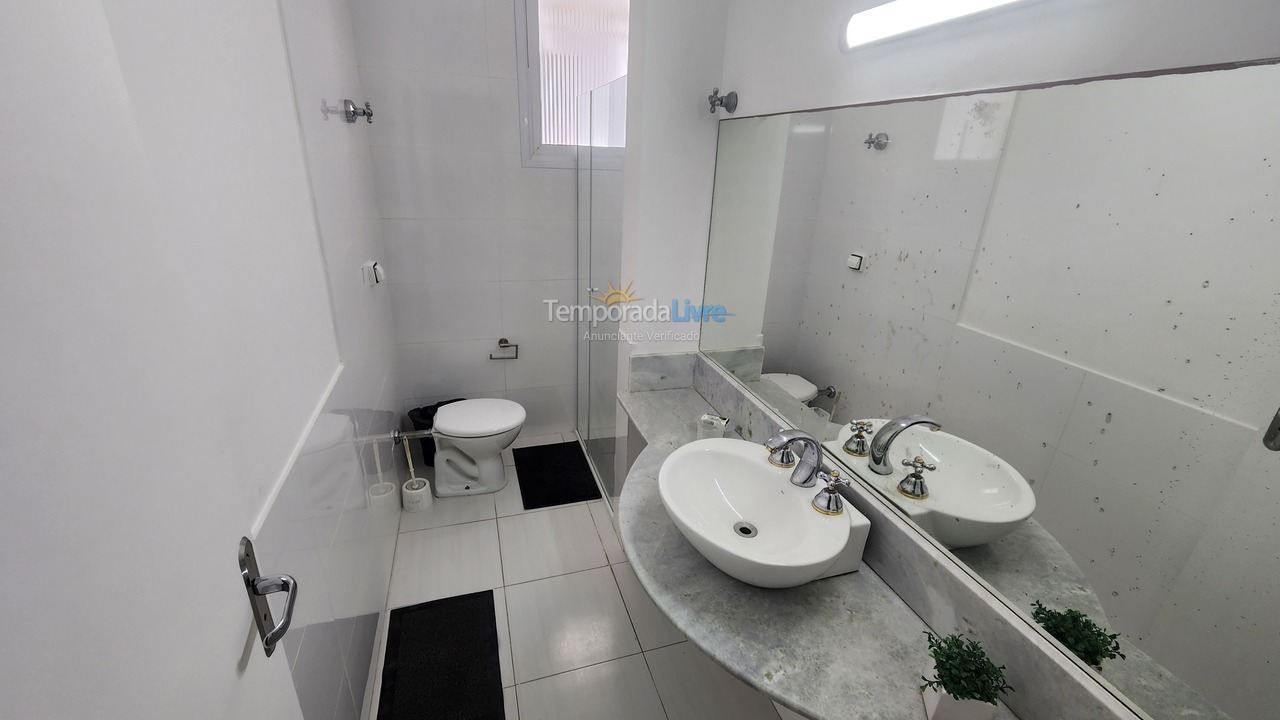 Apartamento para aluguel de temporada em Guarujá (Pitangueiras)