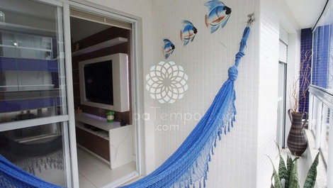 Apartamento completo, com piscina e perto da praia