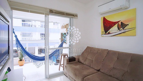 Apartamento completo, com piscina e perto da praia