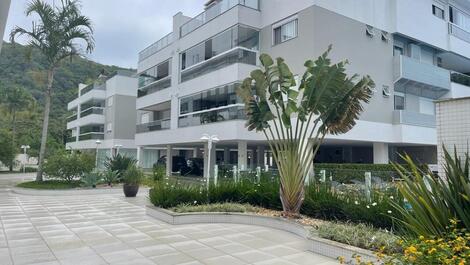 Apartamento con 02 suites, piscina, sala de juegos, cine, parque infantil