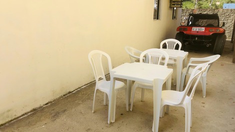 Área externa lateral da casa 