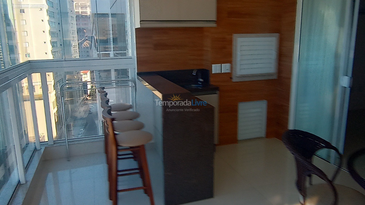 Apartamento para aluguel de temporada em Itapema (Meia Praia)