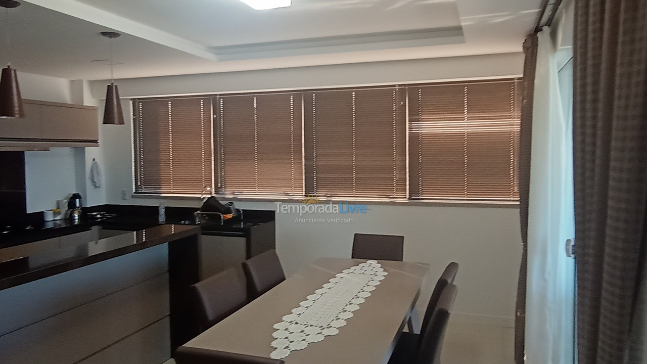 Apartamento para aluguel de temporada em Itapema (Meia Praia)