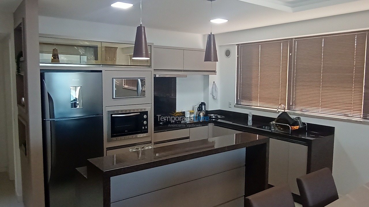 Apartamento para aluguel de temporada em Itapema (Meia Praia)