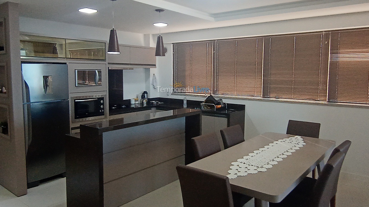 Apartamento para aluguel de temporada em Itapema (Meia Praia)