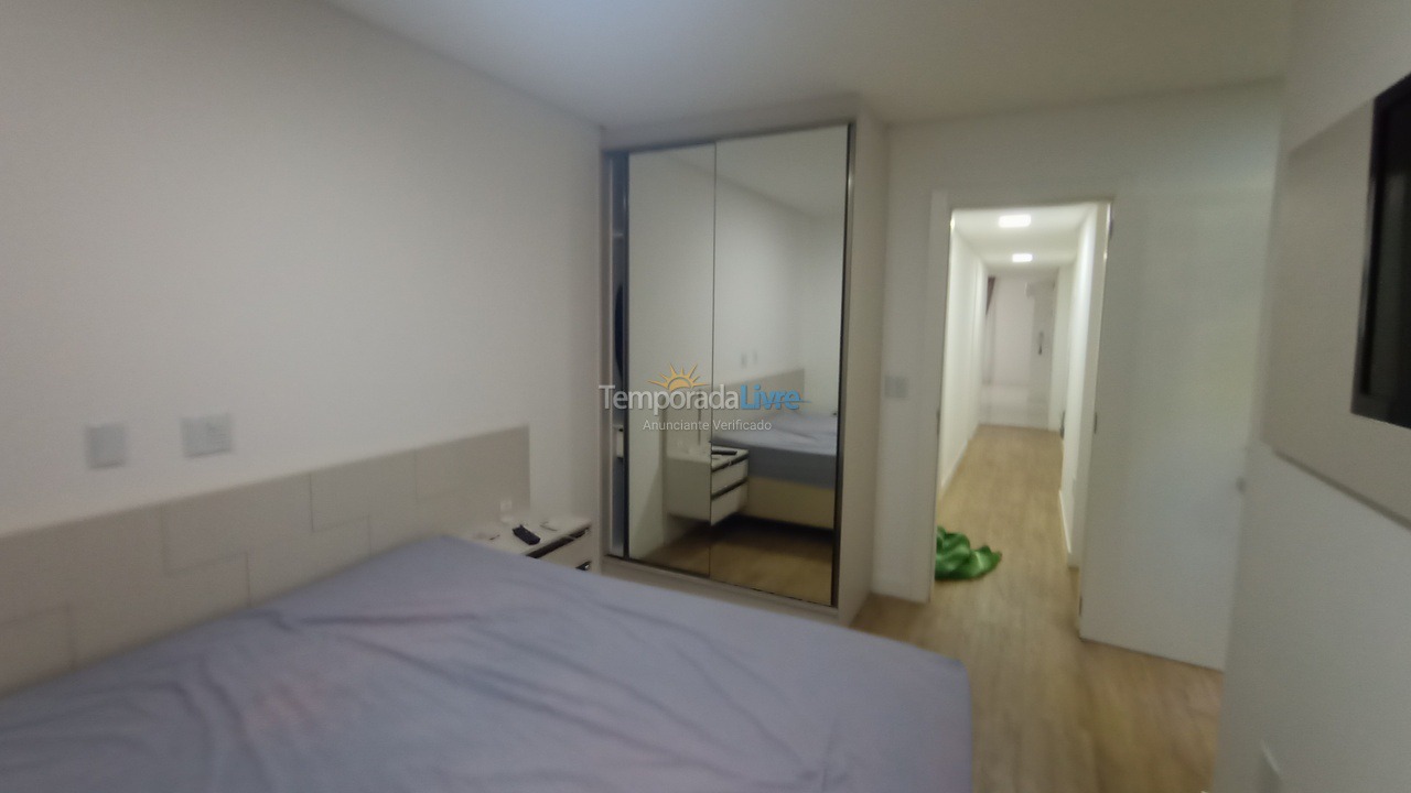 Apartamento para aluguel de temporada em Itapema (Meia Praia)