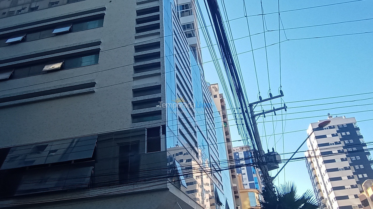 Apartamento para aluguel de temporada em Itapema (Meia Praia)