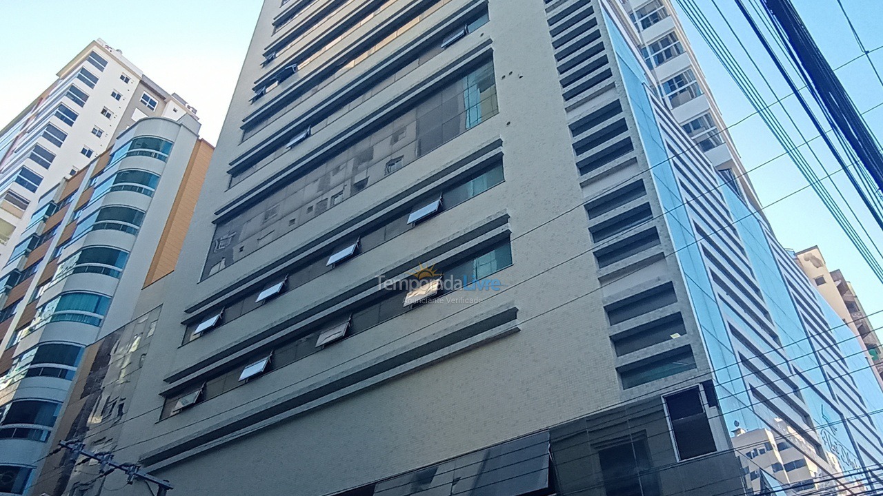 Apartamento para aluguel de temporada em Itapema (Meia Praia)