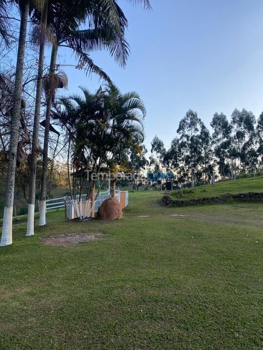 Chácara / sítio para aluguel de temporada em Paraibuna (Bairro Campo Redondo)
