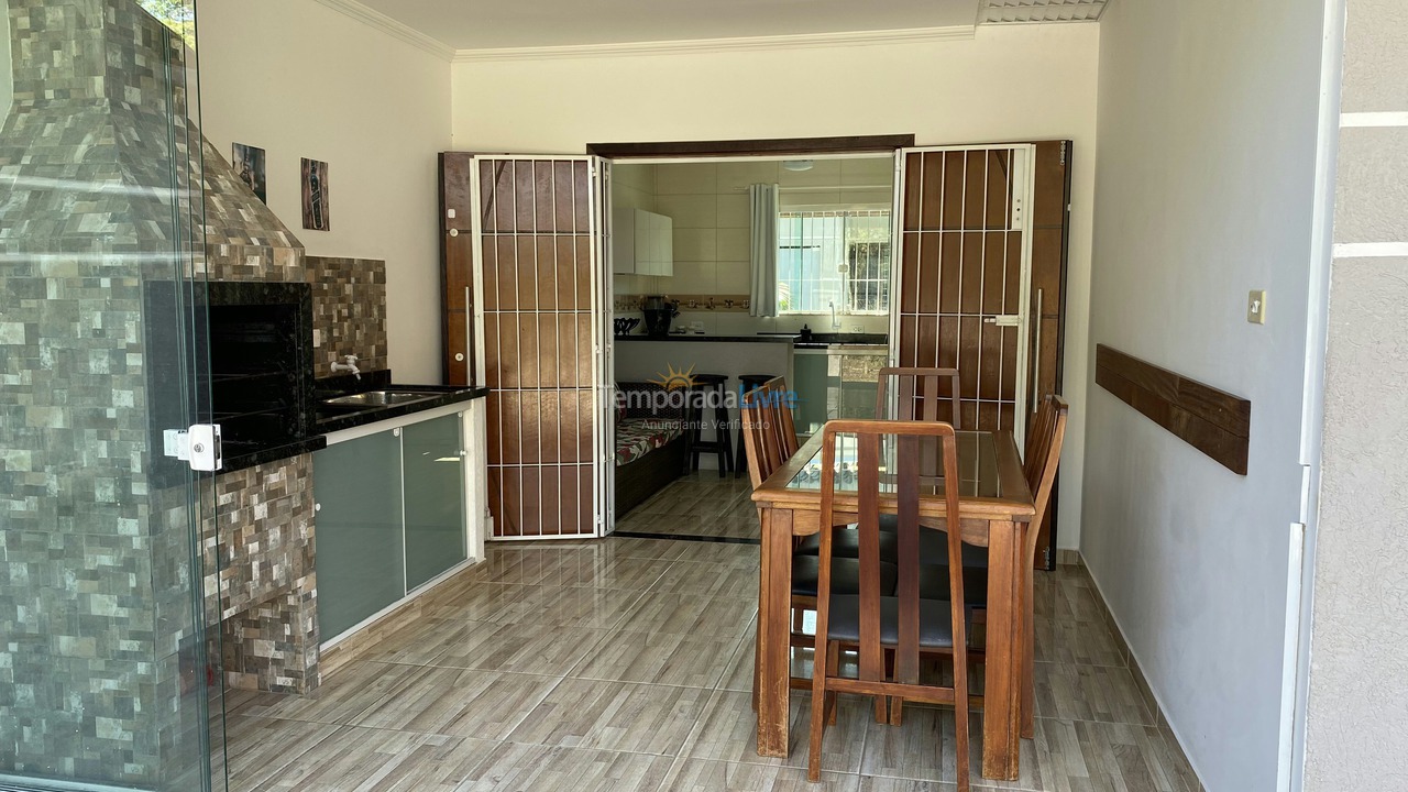Casa para aluguel de temporada em Itapoá (Balneário Cambiju)