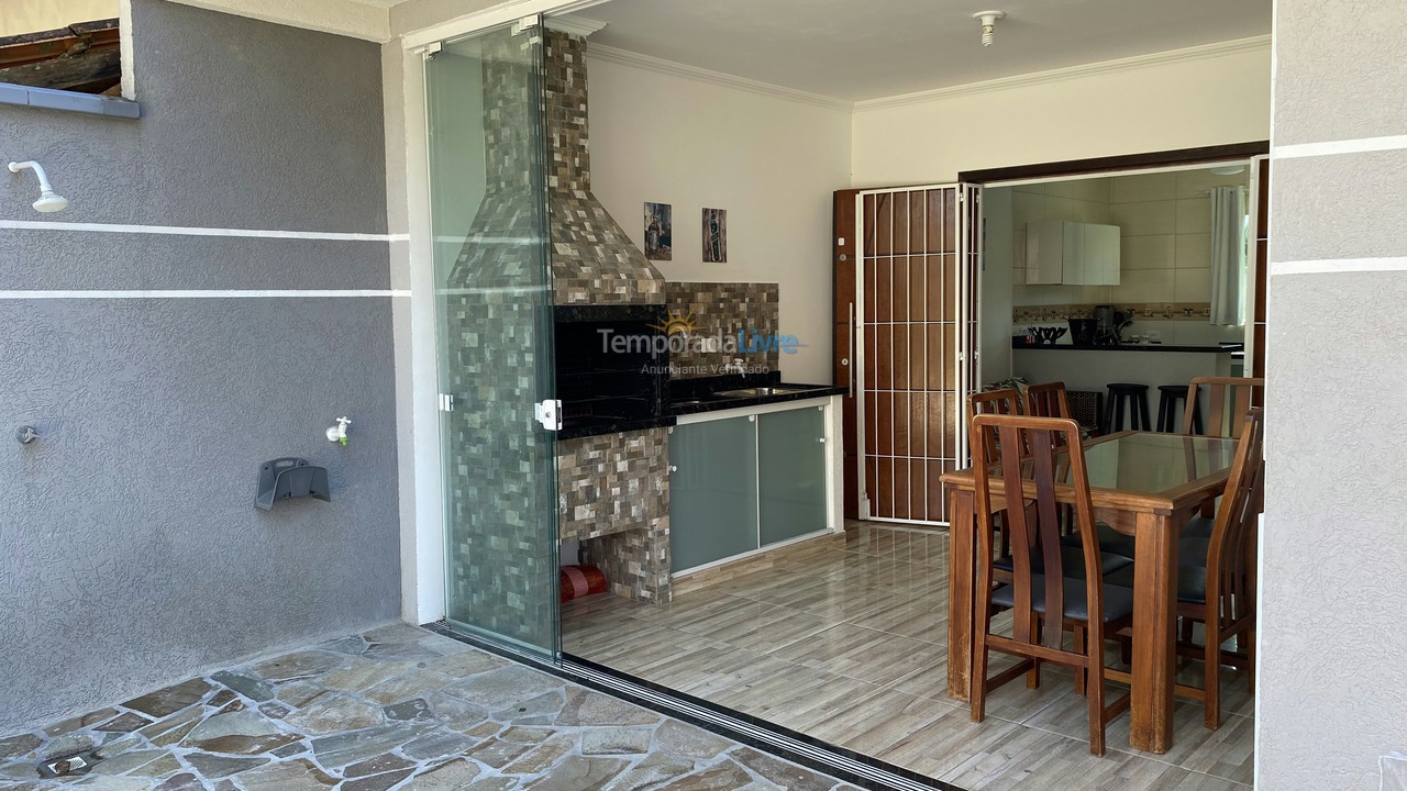 Casa para aluguel de temporada em Itapoá (Balneário Cambiju)