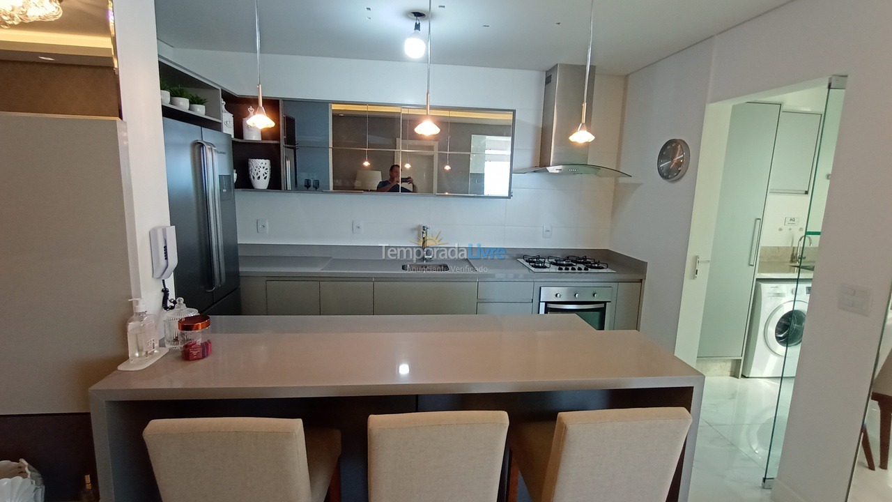 Apartamento para aluguel de temporada em Itapema (Meia Praia)