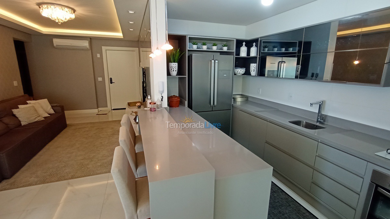 Apartamento para aluguel de temporada em Itapema (Meia Praia)