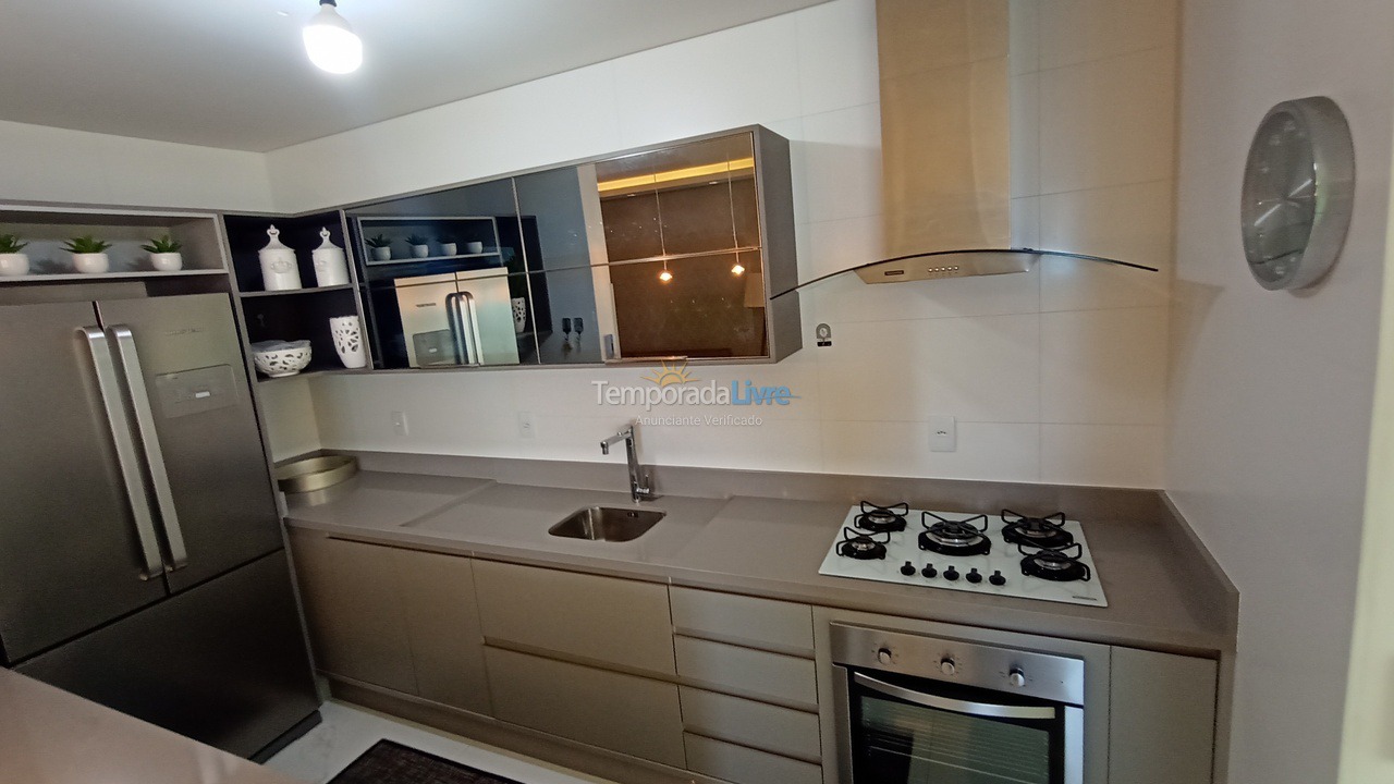 Apartamento para aluguel de temporada em Itapema (Meia Praia)