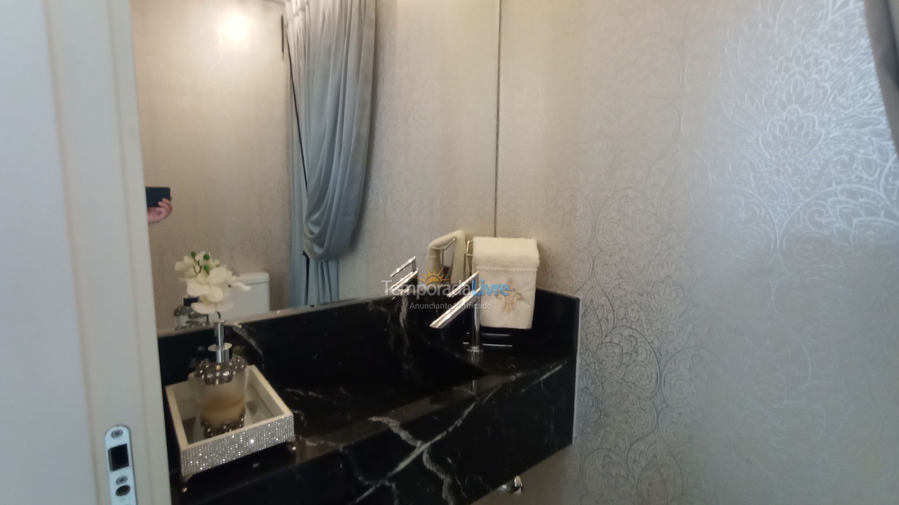 Apartamento para aluguel de temporada em Itapema (Meia Praia)