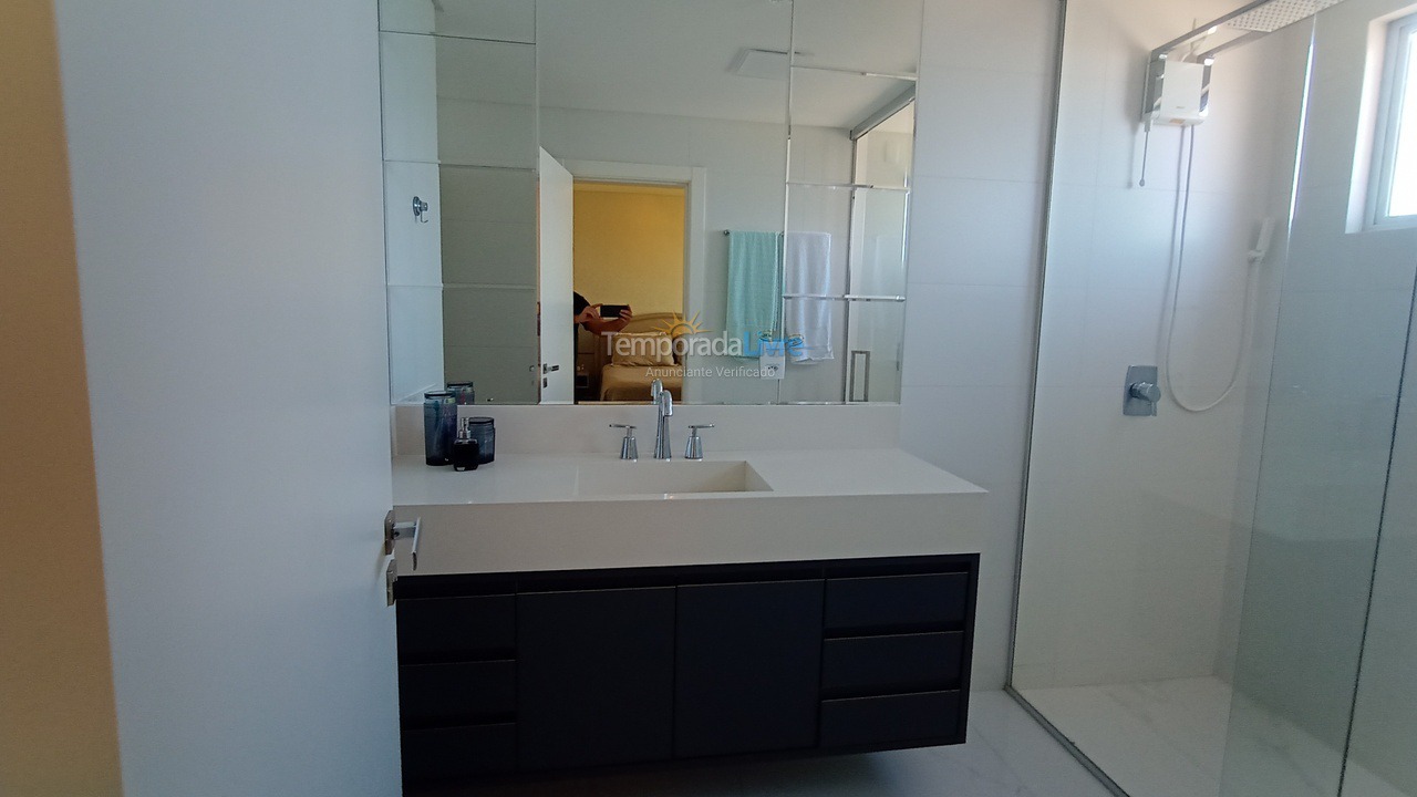 Apartamento para aluguel de temporada em Itapema (Meia Praia)