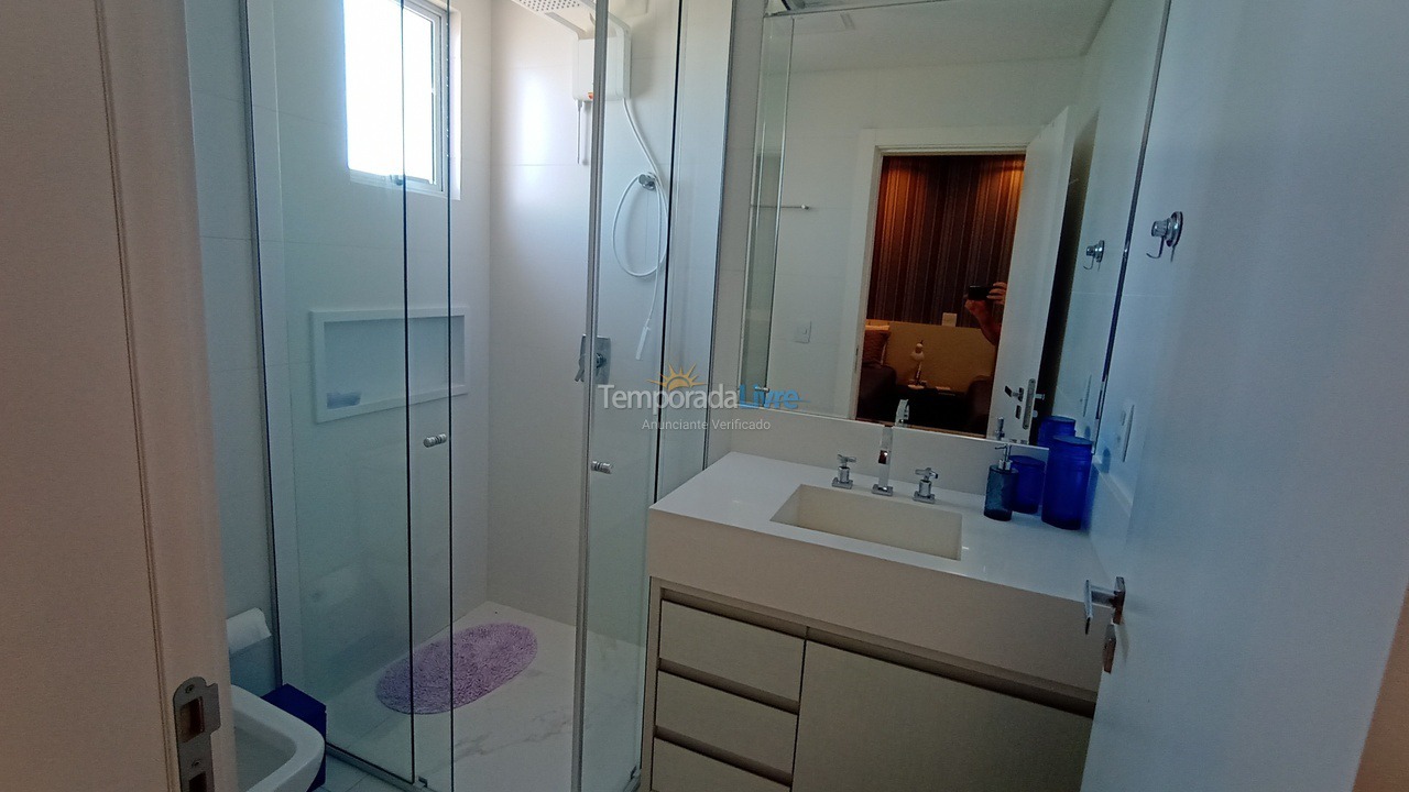 Apartamento para aluguel de temporada em Itapema (Meia Praia)