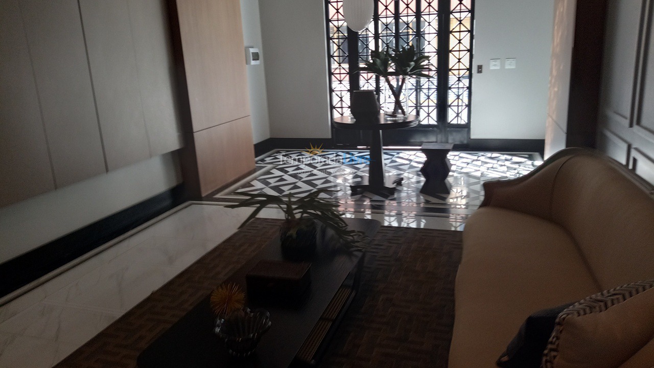 Apartamento para aluguel de temporada em Itapema (Meia Praia)