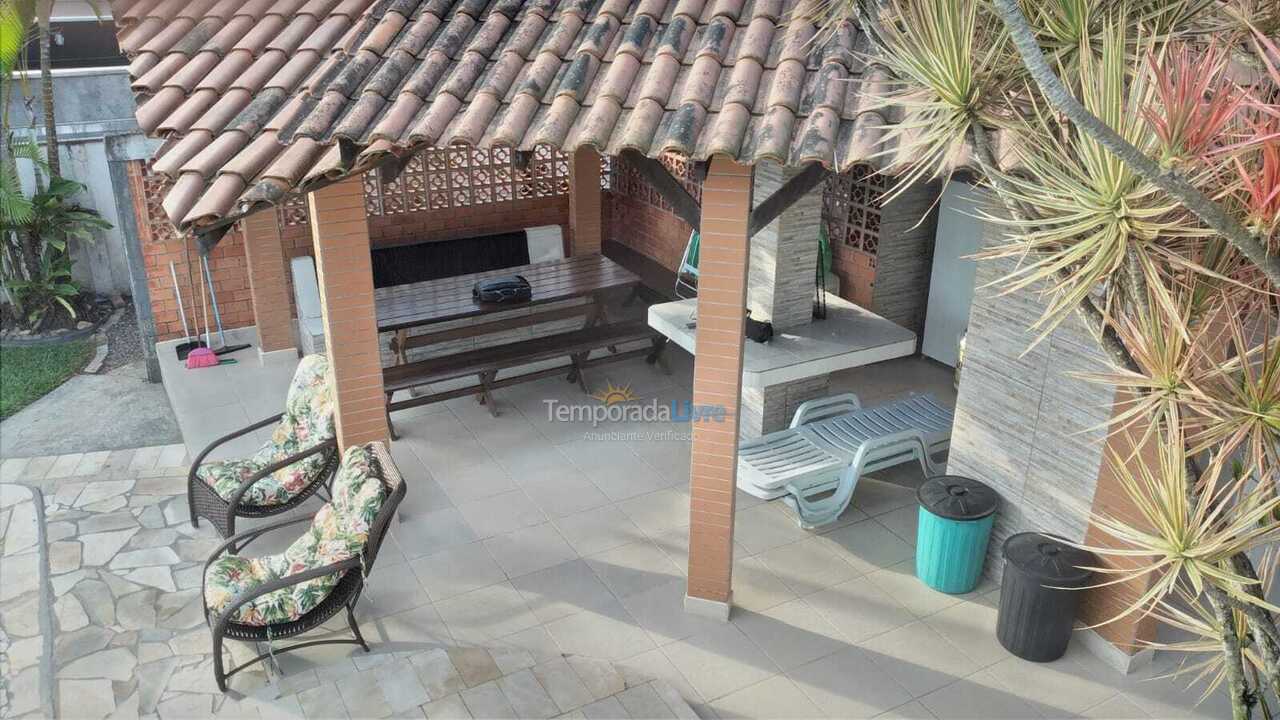 Casa para alquiler de vacaciones em Guaratuba (Balneário Eliane)
