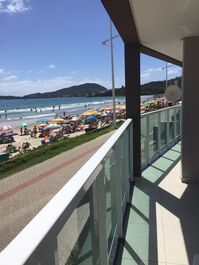 SEASIDE APARTMENT IN BOMBS.