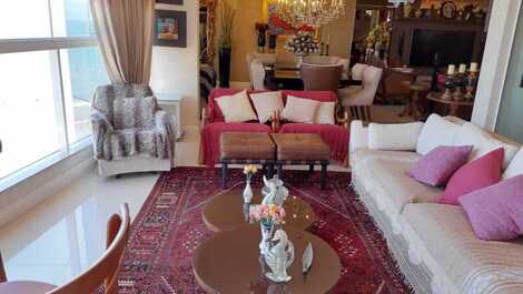 Apartment in front of the sea 5 suites with air -2 parking spaces Meia Praia