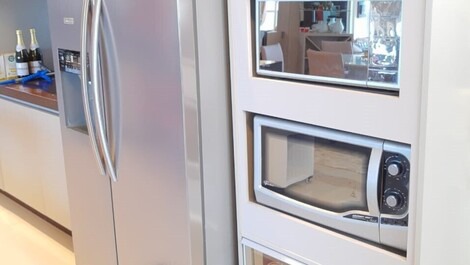 Apartment in front of the sea 5 suites with air -2 parking spaces Meia Praia