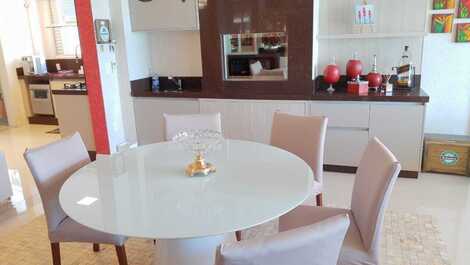 Apartment in front of the sea 5 suites with air -2 parking spaces Meia Praia