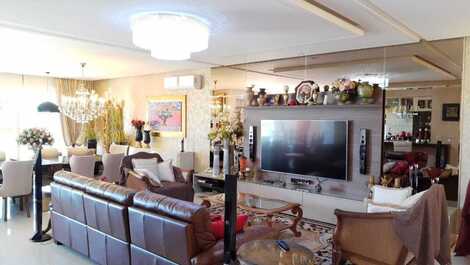 Apartment in front of the sea 5 suites with air -2 parking spaces Meia Praia