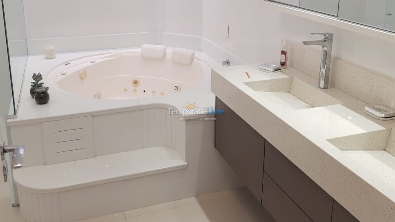 Apartment for vacation rental in Itapema (Meia Praia)