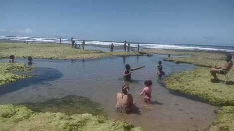 Praia 70 m piscinas naturais