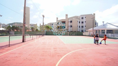 Two rooms with swimming pool, sports court, 30m from the sea! A08