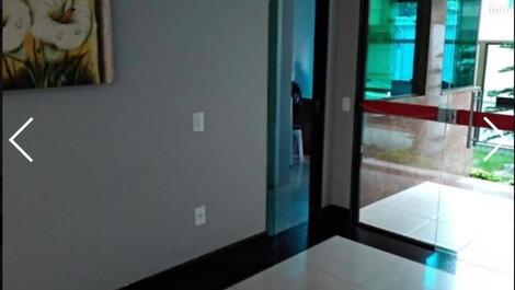 Apto 2.Qtos.C/1suítes,C/Internet, C/1GAR. Varanda C/vista Montanhas