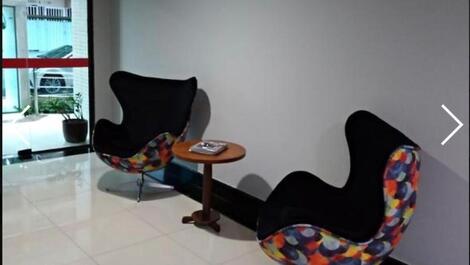 Apto 2.Qtos.C/1suítes,C/Internet, C/1GAR. Varanda C/vista Montanhas